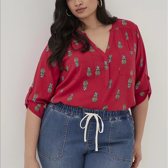 Torrid HARPER PULLOVER BLOUSE - PINEAPPLE MAGENTA - Picture 6 of 6